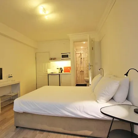 Hotel My - *